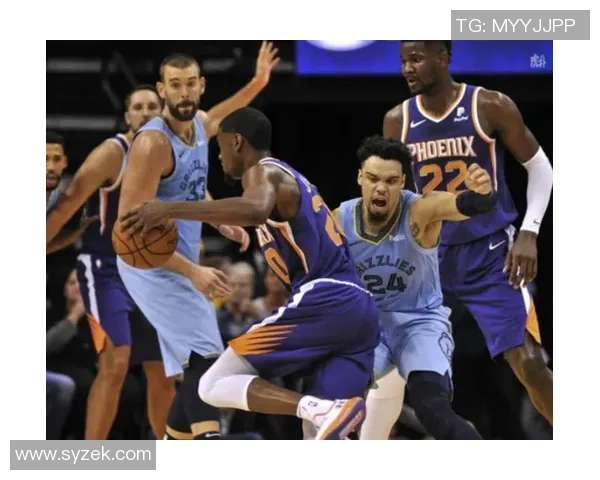 外线双星闪耀狄龙三分全中阿伦稳健发挥助力球队上半场表现 外线双星闪耀狄龙三分全中阿伦稳健发挥助力球队上半场表现