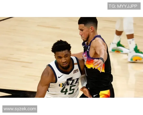 布克反思失误原因称对球处理过于随意并强调团队化学反应仍在培养中