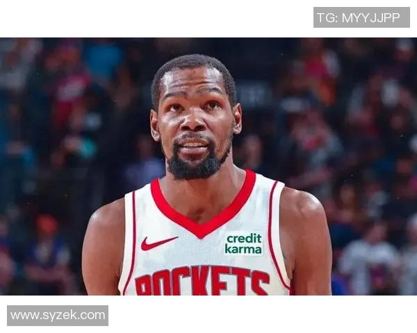 杜兰特场边轻松愉快与火箭助教艾维畅谈免战牌背后心态揭秘