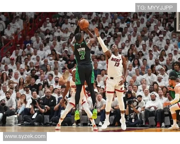 杰伦布朗全能表现助力球队获胜22投10中罚球7中9贡献30分8板8助