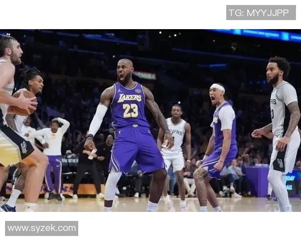 湖人三巨头意外落后马刺20分老詹精彩隔扣引发热议