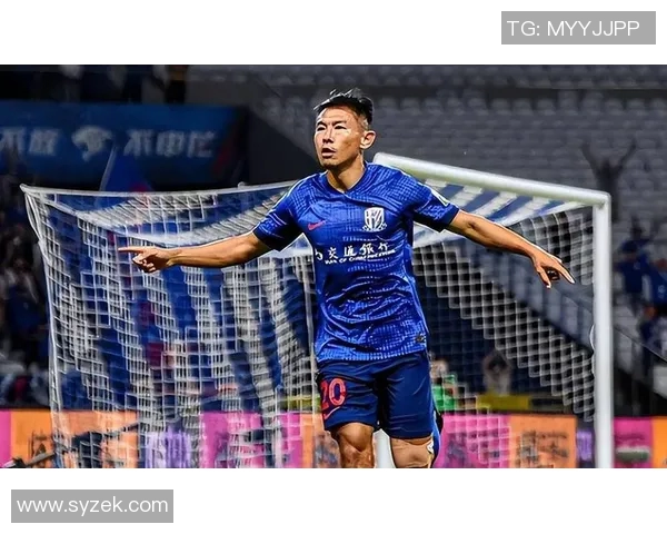 国足首练现场直击于汉超布置训练设施吕焯毅接受媒体采访分享感受